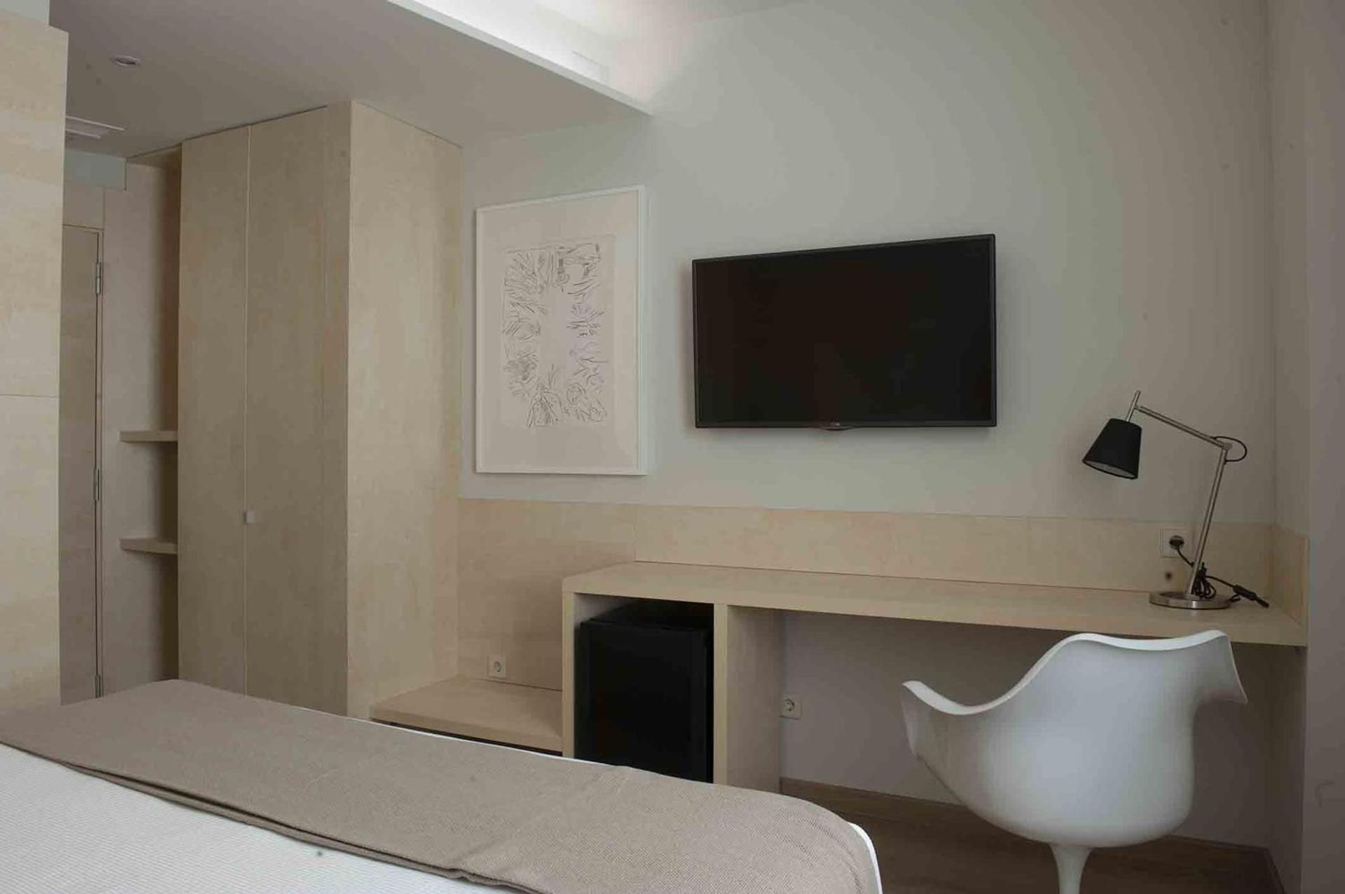 Standard Queen Room