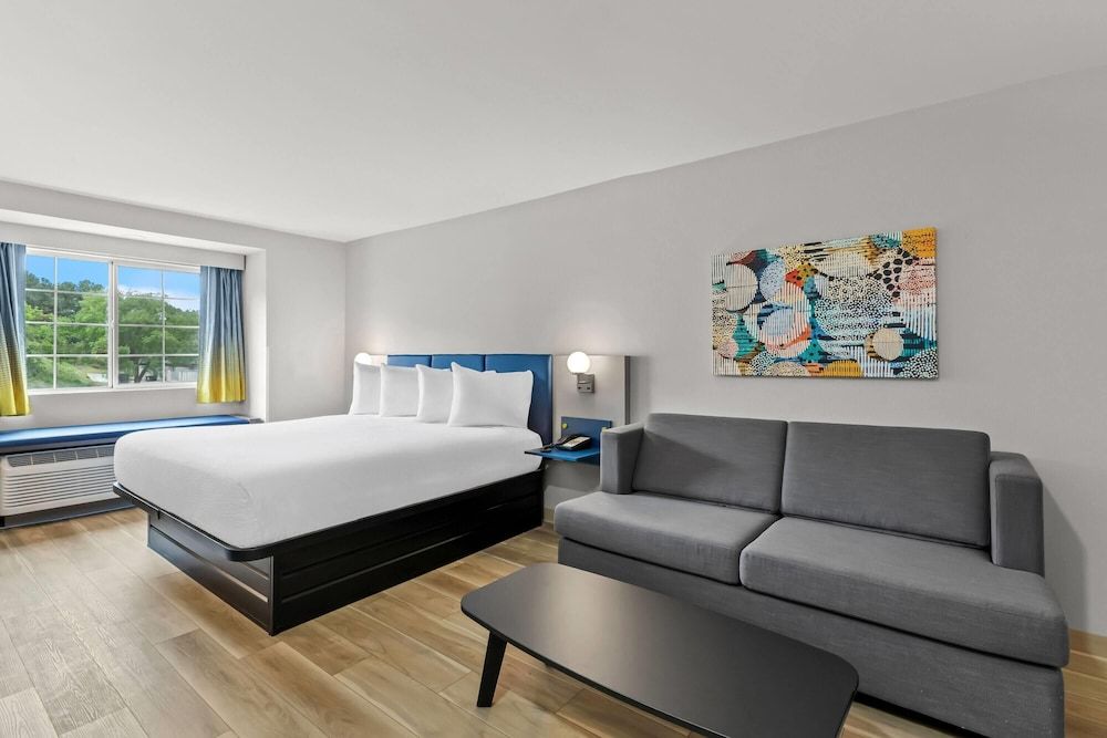 Suite, 1 King Bed, Non Smoking