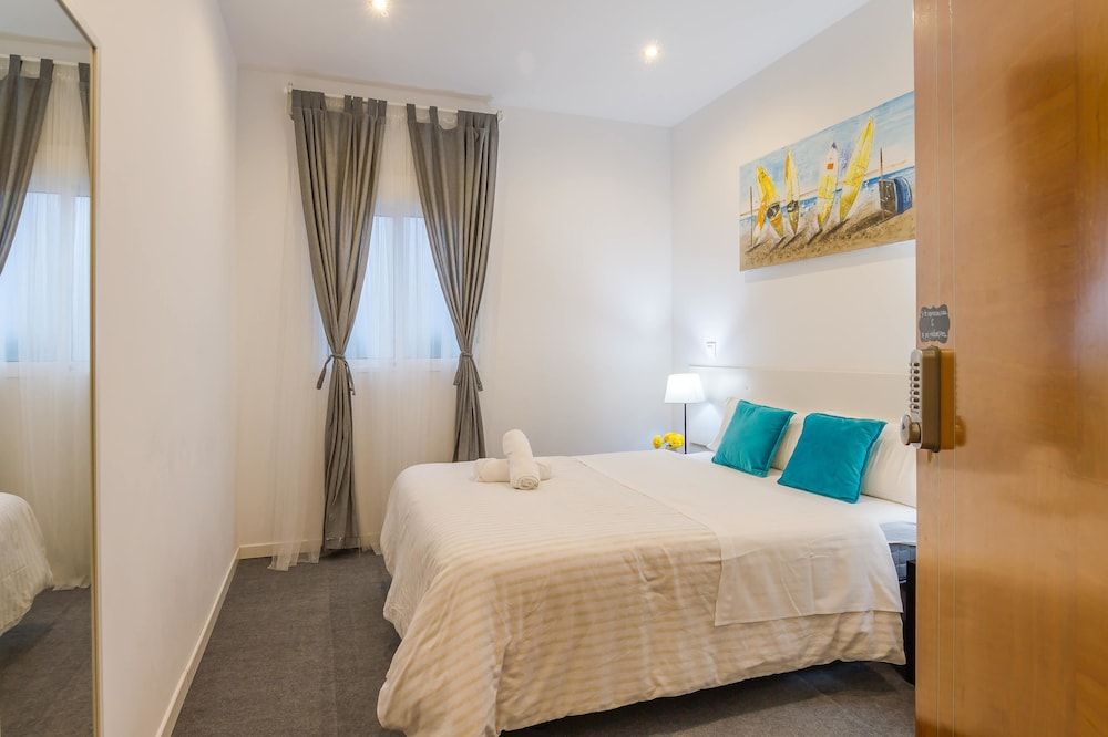 AYZ Javier Cabrini - Auto check-in property Economy Double Room, 1 Double Bed, Shared Bathroom 3