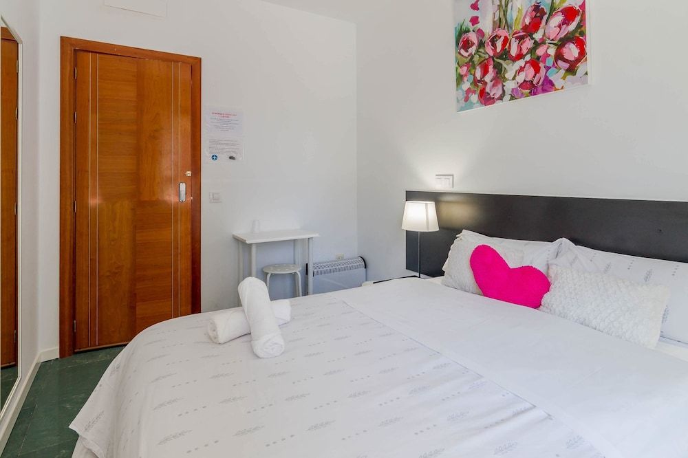 AYZ Javier Cabrini - Auto check-in property Economy Double Room, 1 Double Bed, Shared Bathroom 8