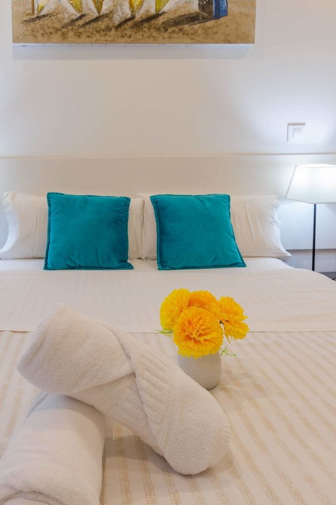 AYZ Javier Cabrini - Auto check-in property Economy Double Room, 1 Double Bed, Shared Bathroom 6