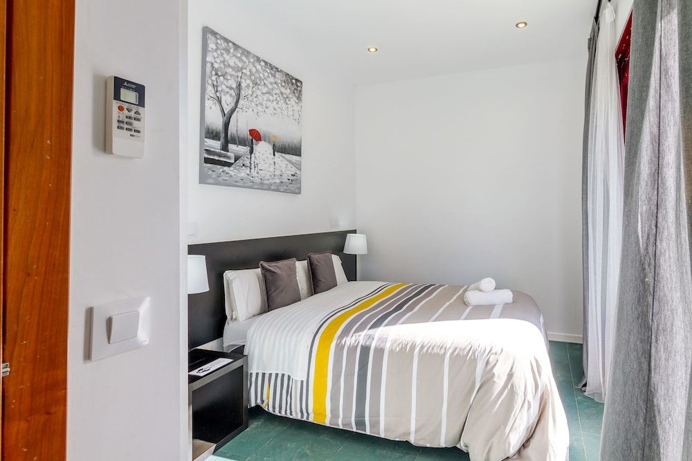 AYZ Javier Cabrini - Auto check-in property Economy Double Room, 1 Double Bed, Shared Bathroom 2