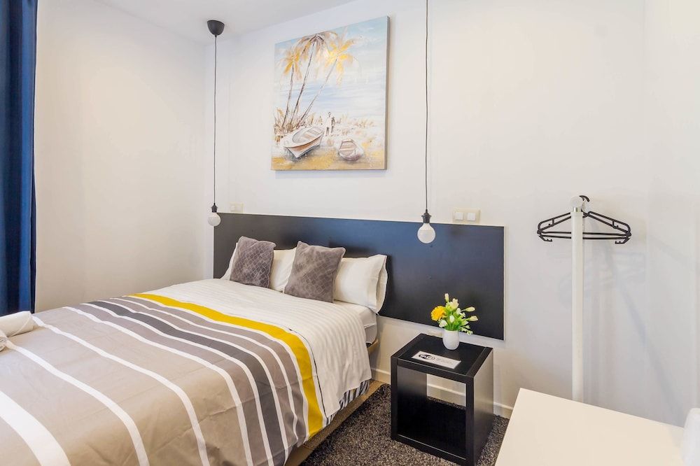 AYZ Javier Cabrini - Auto check-in property Comfort Double Room, Shared Bathroom 2