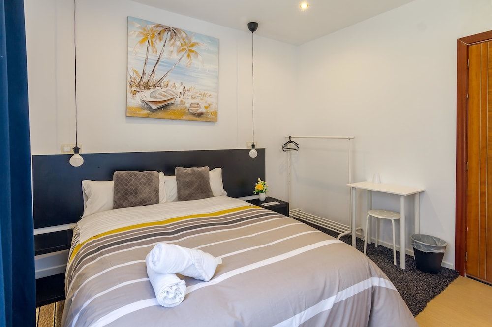 AYZ Javier Cabrini - Auto check-in property Comfort Double Room, Shared Bathroom 8