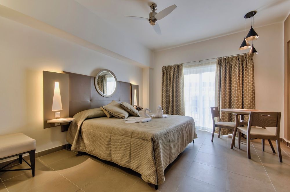 Executive Lounge Access, Deluxe Double Room, Sea View