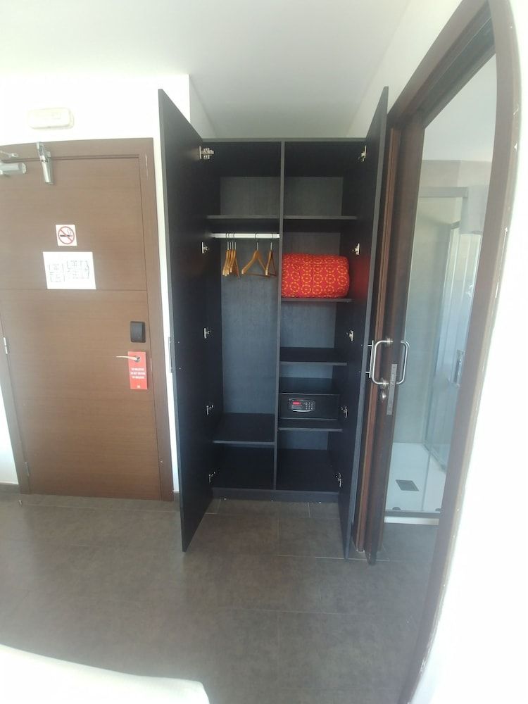 Hotel 170 Double Room Single Use 12