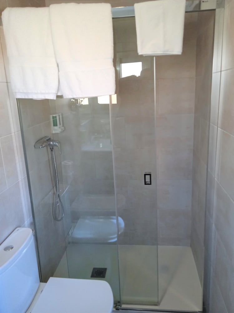 Hotel 170 Twin Room 5