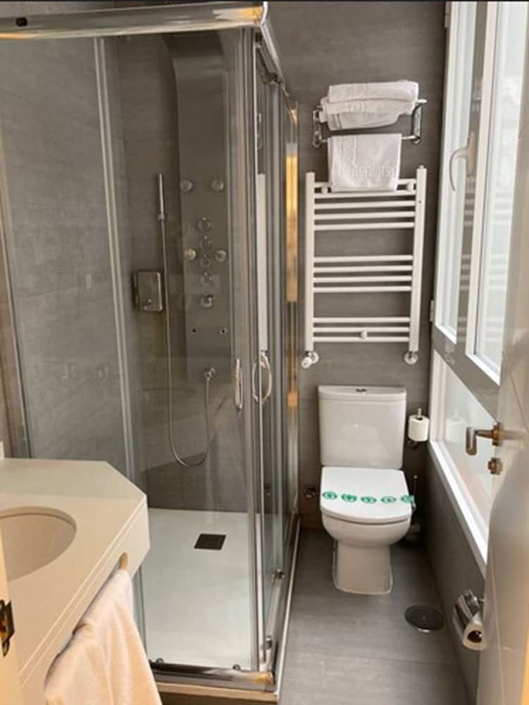 El Rincon de Gran Via Economy Double Room 3