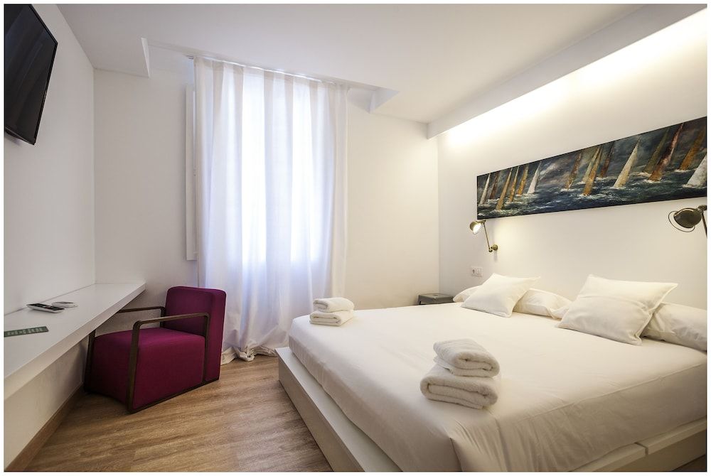 Cheap & Chic Hotel Double Room 7