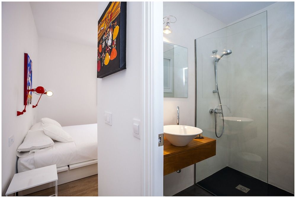 Cheap & Chic Hotel Double Room 13