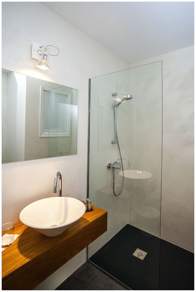 Cheap & Chic Hotel Double Room 16