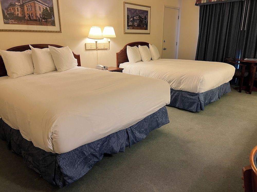 Hardman House Inn & Suites Room, 2 Queen Beds, Non Smoking