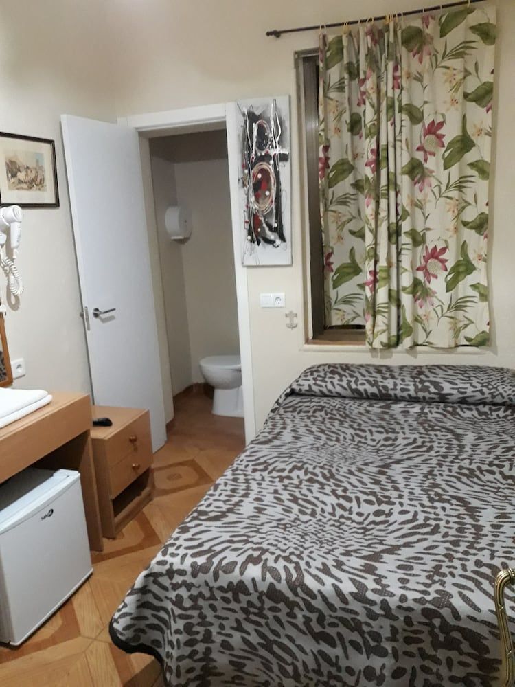 undefined Hostal Fuentesol 8