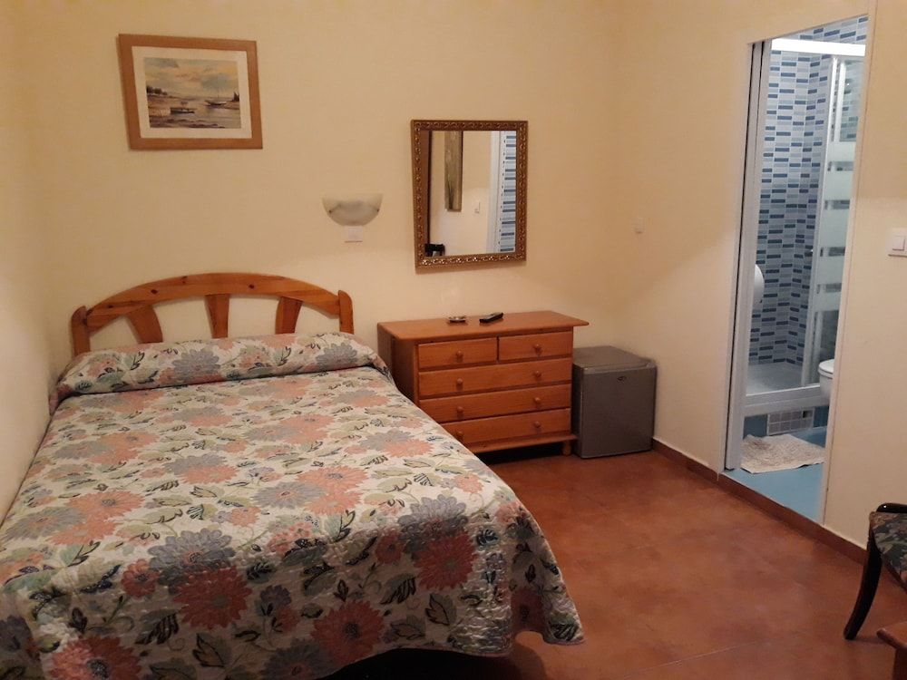 undefined Hostal Fuentesol 4
