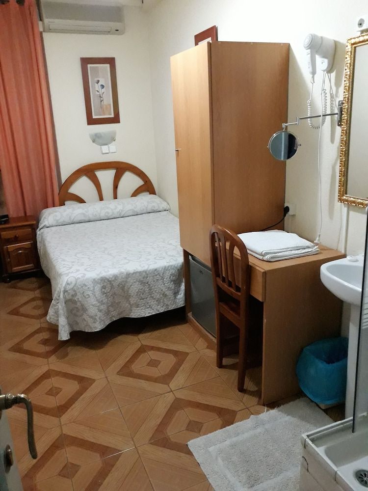 undefined Hostal Fuentesol 10