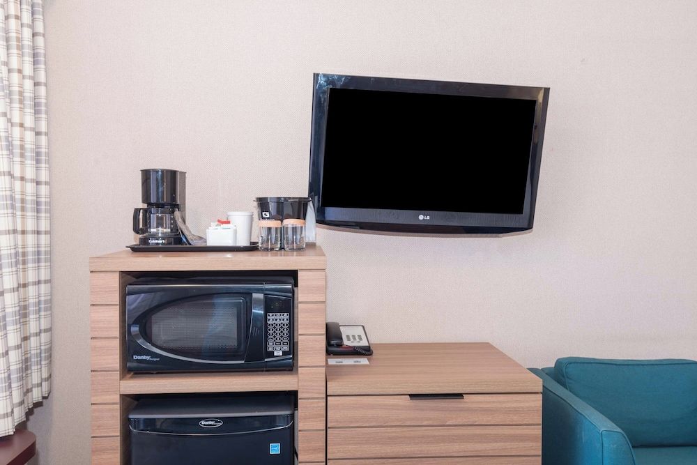 Sandman Hotel Terrace Standard Room, 1 Queen Bed 5