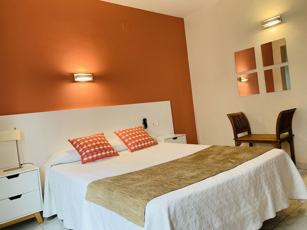 Hotel Llansola Double Room Single Use 3