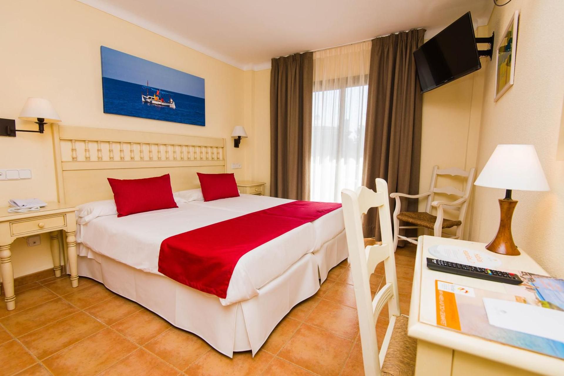 Twin Room (2 Adults + 1 Child)