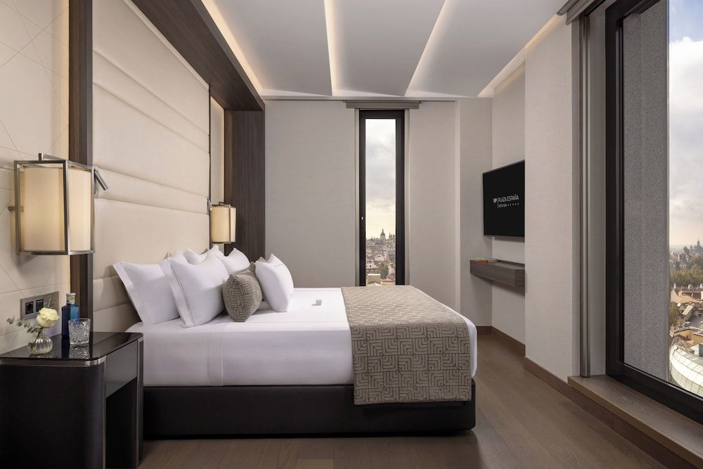 Luxury Suite, City View