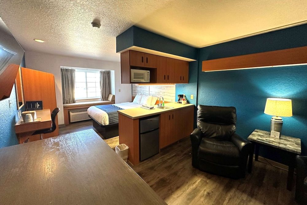 Studio Suite, 1 Queen Bed, Non Smoking