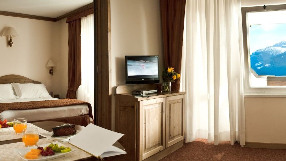 undefined Hotel Alaska Cortina 2