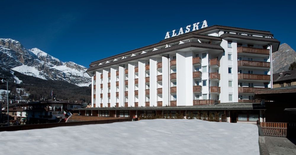 undefined Hotel Alaska Cortina 6