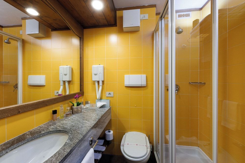 Hotel Alaska Cortina Classic Double or Twin Room 2