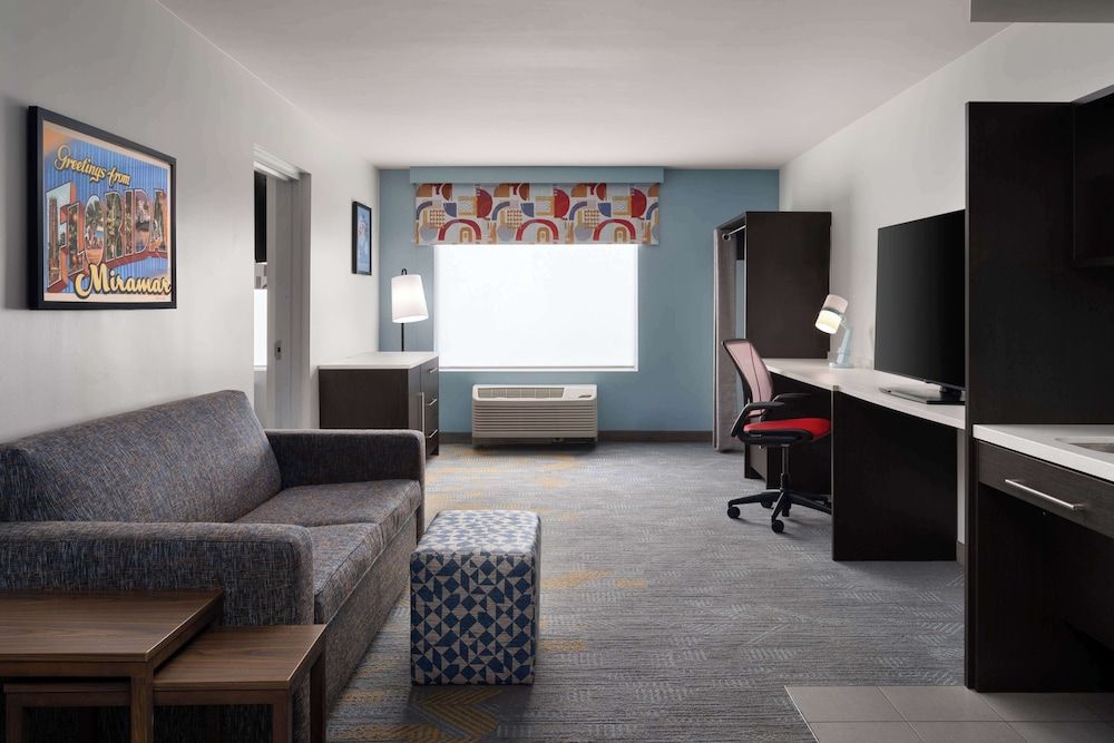 Suite, 1 King Bed, Accessible, Bathtub