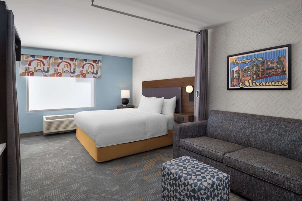 Studio, 1 King Bed, Accessible (Roll-In Shower)
