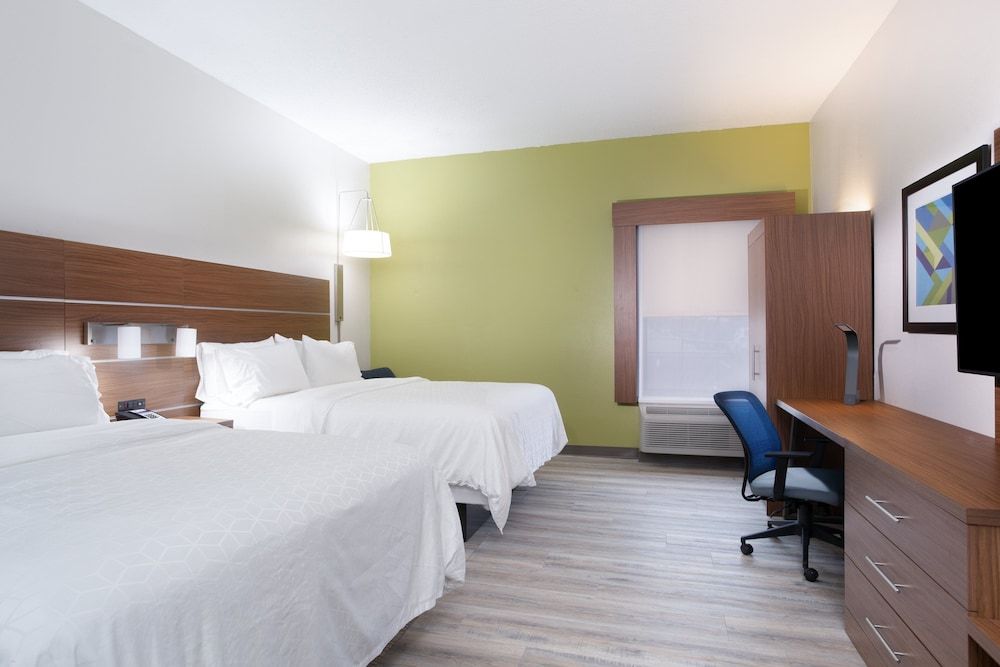 Standard Room, 2 Queen Beds, Accessible (Communication, Roll-In Shower)