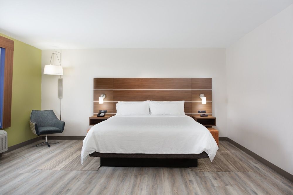 Suite, 1 King Bed (Extra Floor Space)