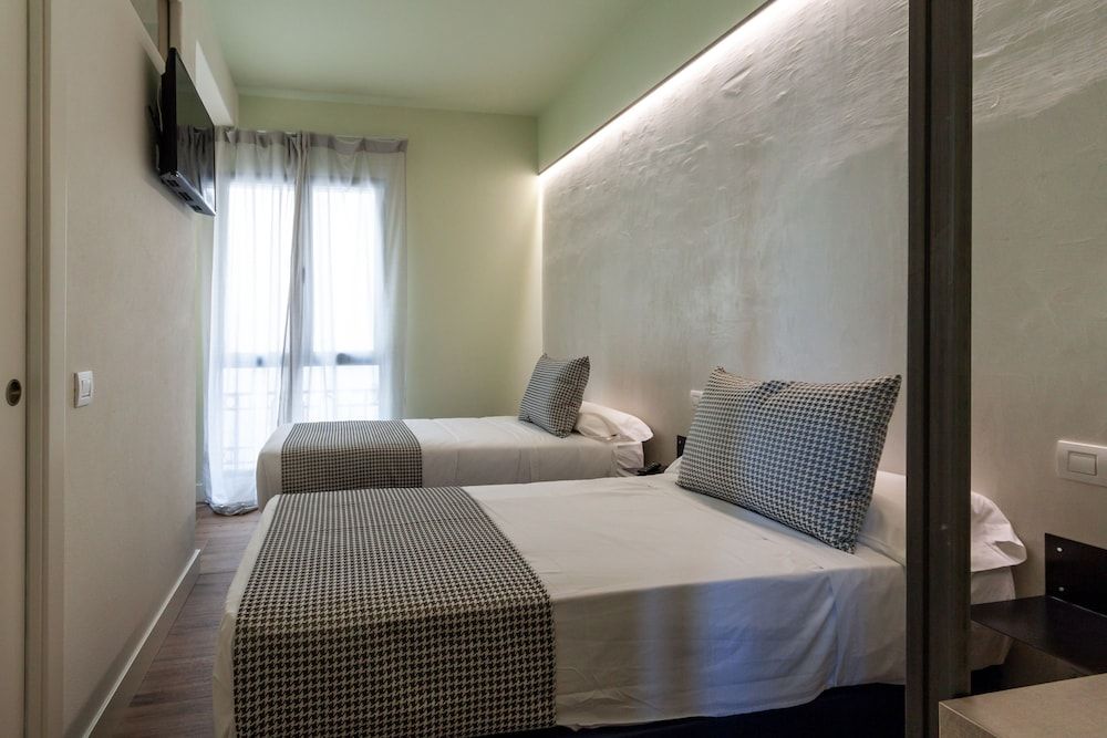 Hostal Charlotte Twin Room