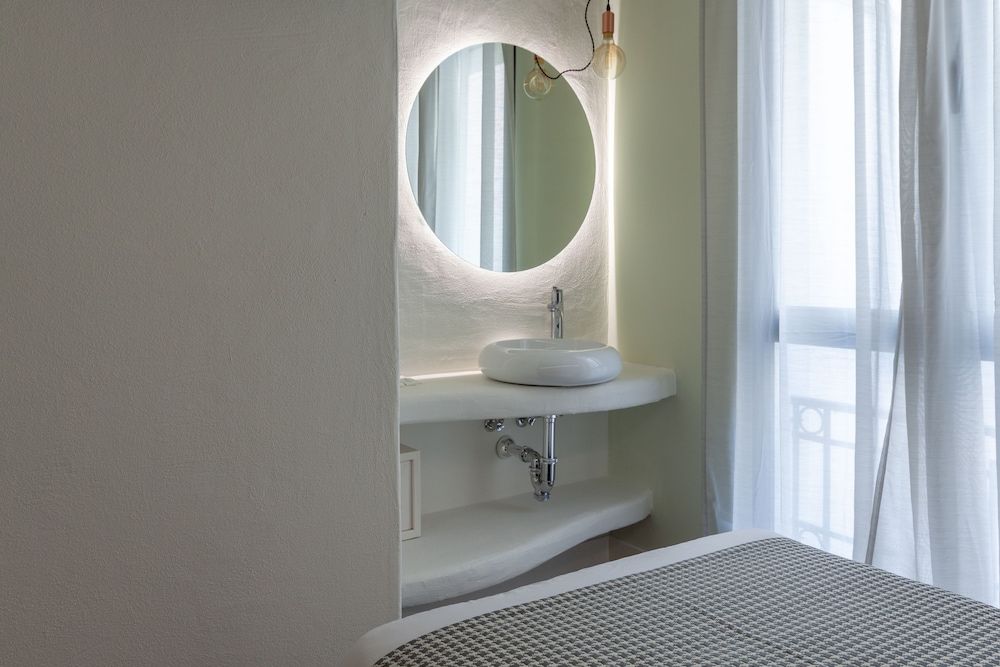 Hostal Charlotte Twin Room 5