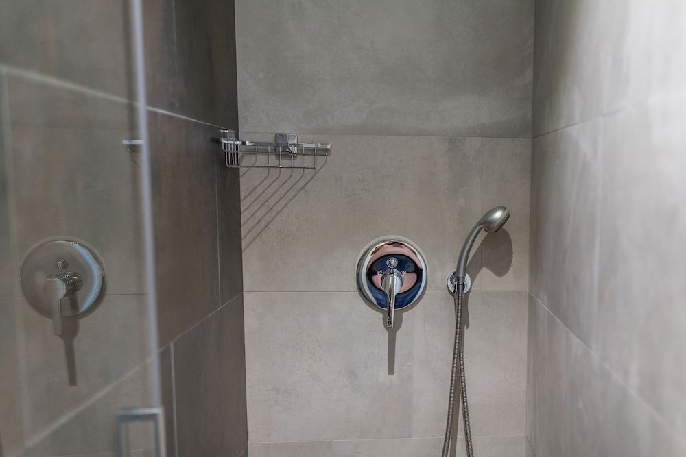 Hostal Charlotte Twin Room 6