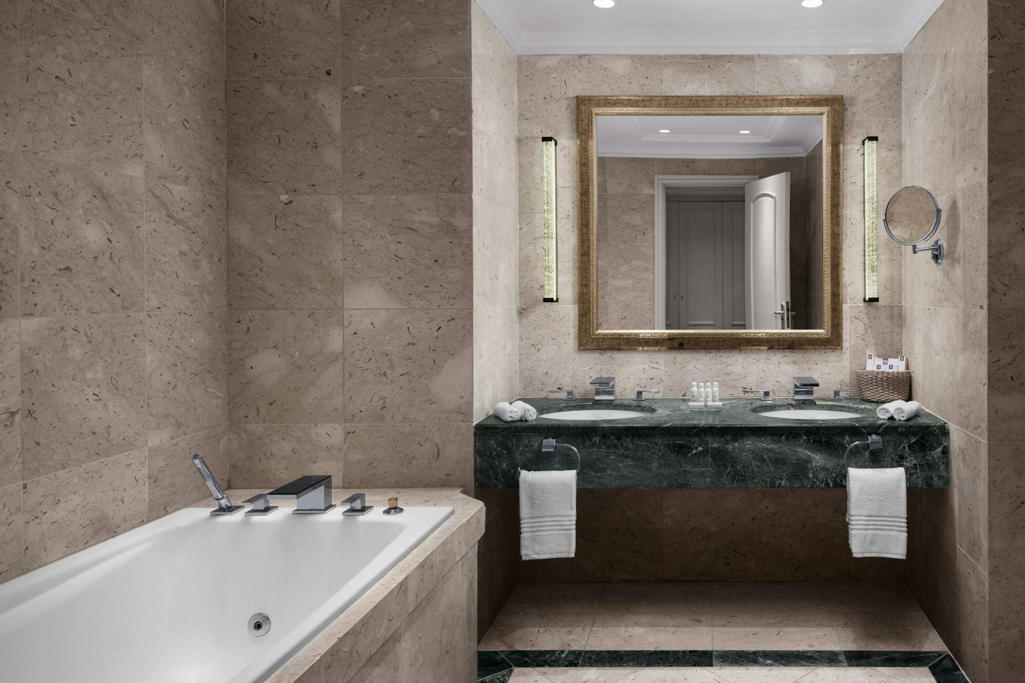 Royal Suite, 1 Bedroom Suite, 1 King, Dead Sea view, Pool view, Balcony