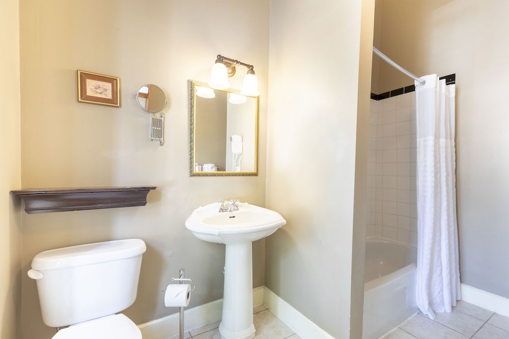 Unilofts Grande-Allée Classic Room, 2 Double Beds 4