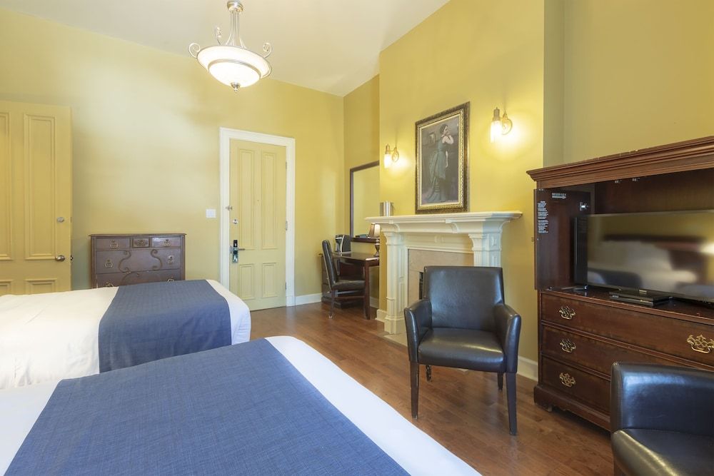 Unilofts Grande-Allée Classic Room, 2 Double Beds 5