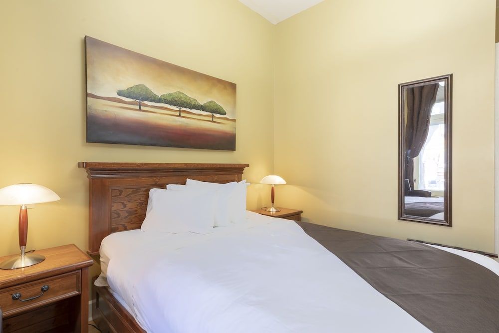 Unilofts Grande-Allée Superior Room, 1 Queen Bed 2