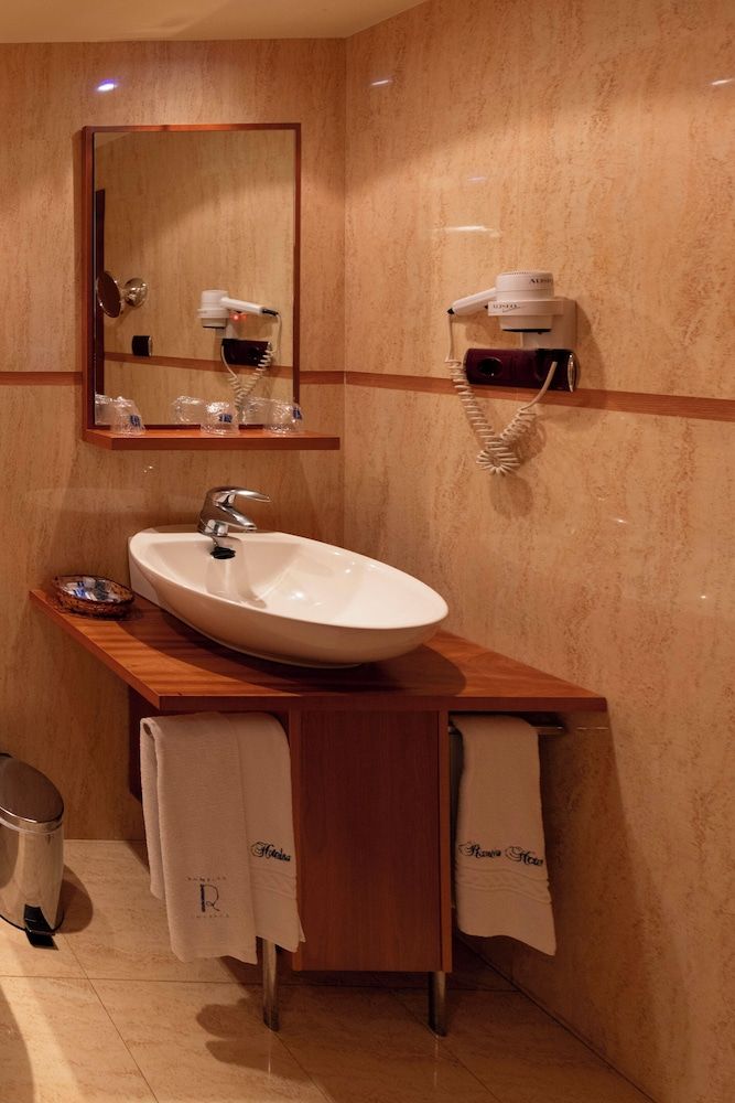 Ramblas Vendrell Standard Quadruple Room 7