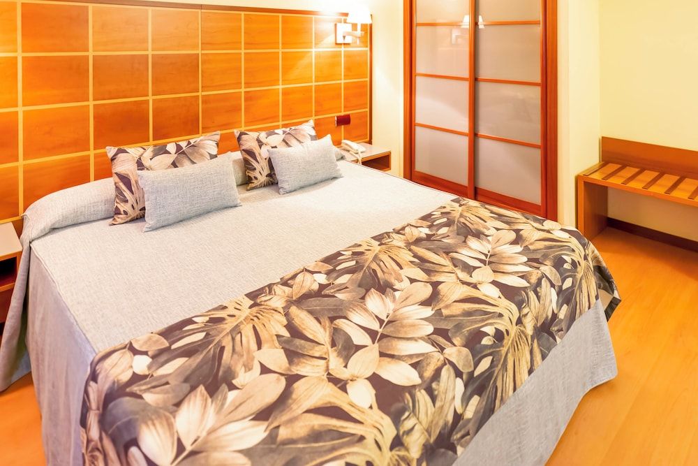 Ramblas Vendrell Standard Quadruple Room 2