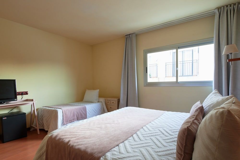 Ramblas Vendrell Triple Room 14