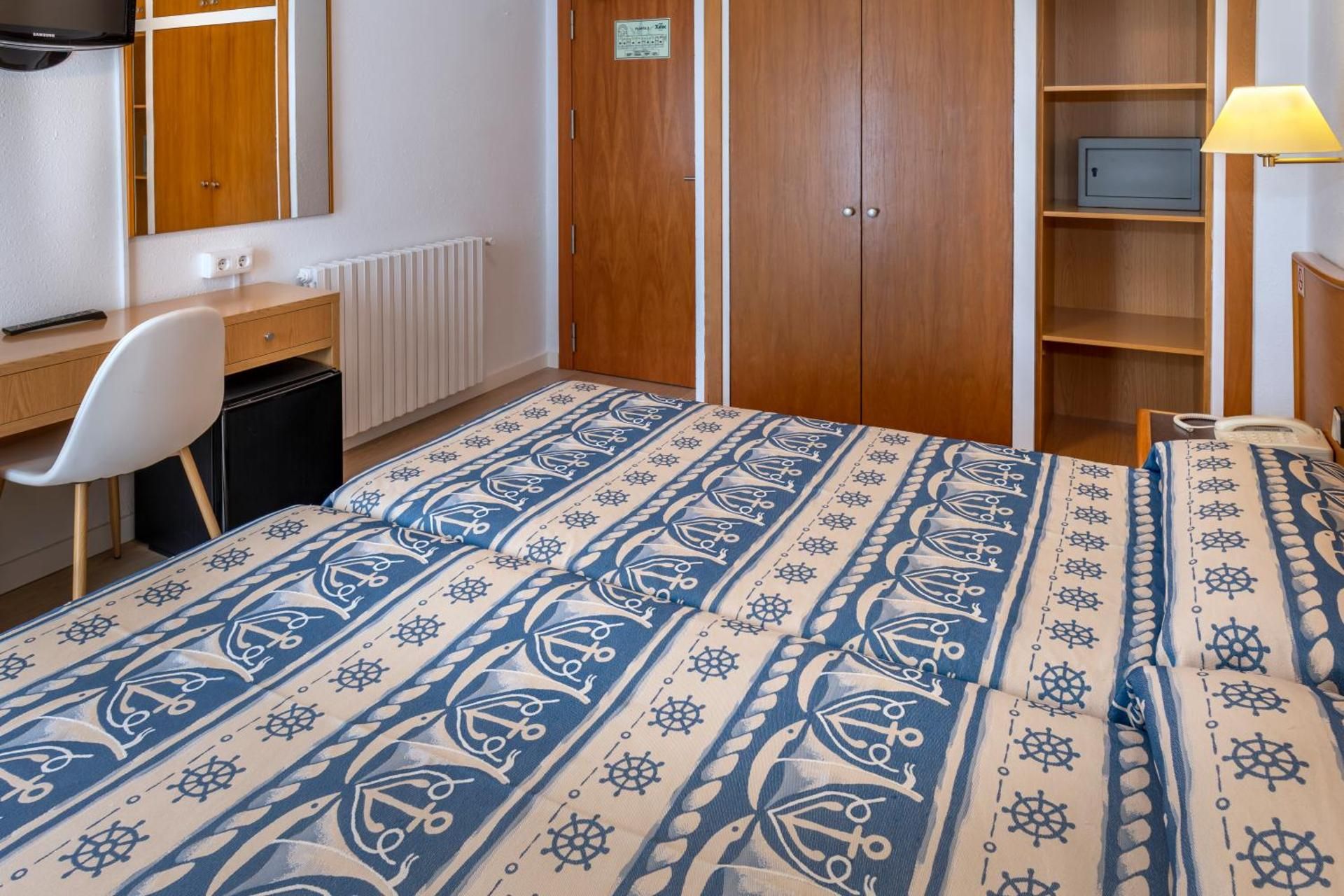 Triple Room with Sea View and Balcony