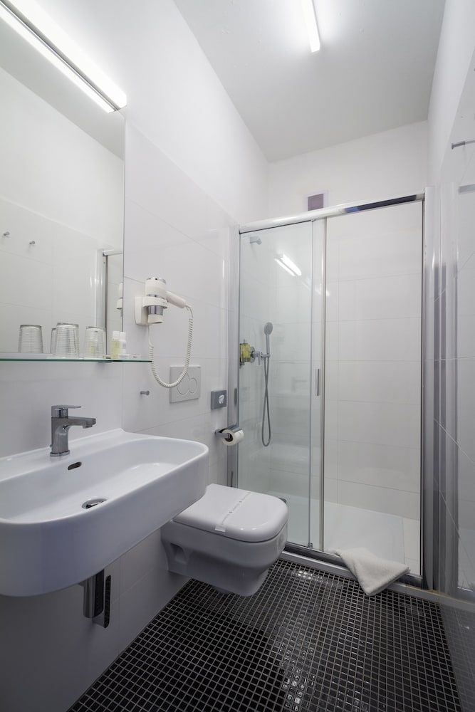 Hotel White Lion Standard Double Room 8