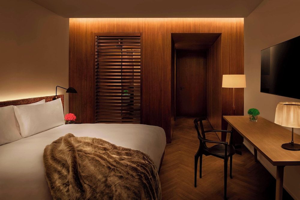 The Barcelona EDITION Room (Guest Room) 4