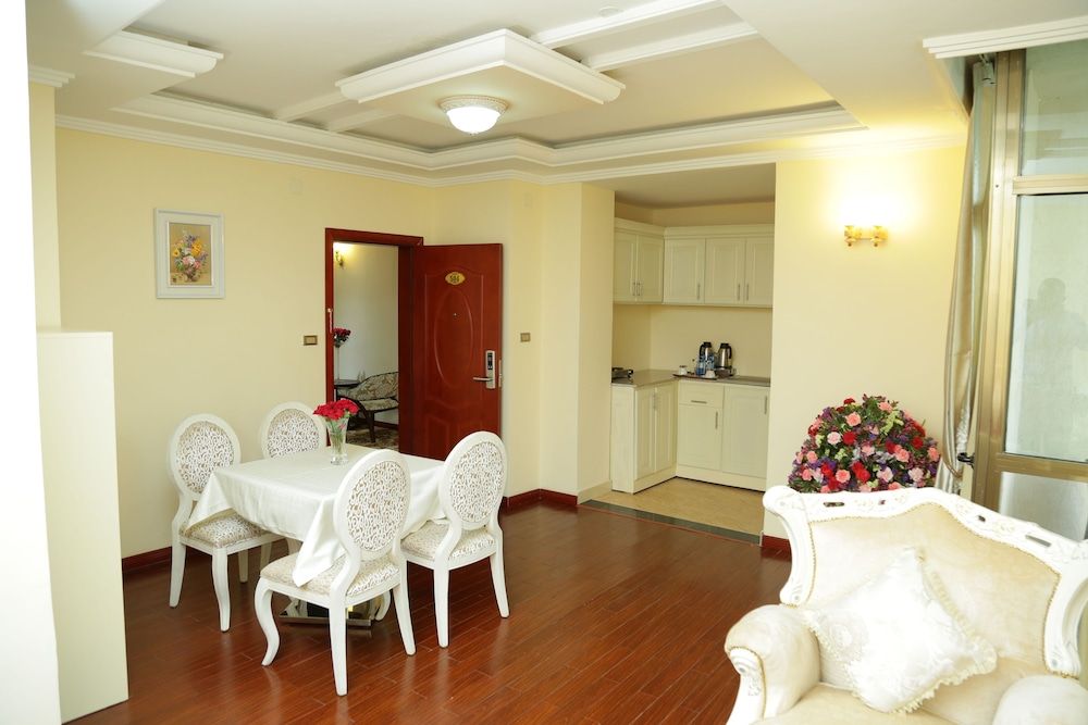 undefined Golden Royal Hotel 10