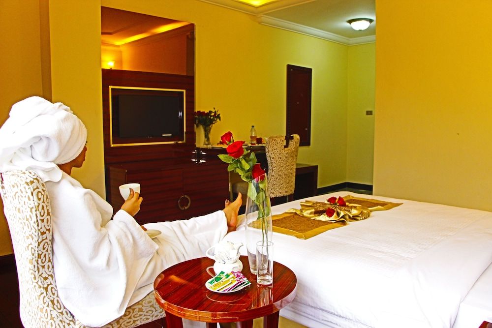 undefined Golden Royal Hotel 8