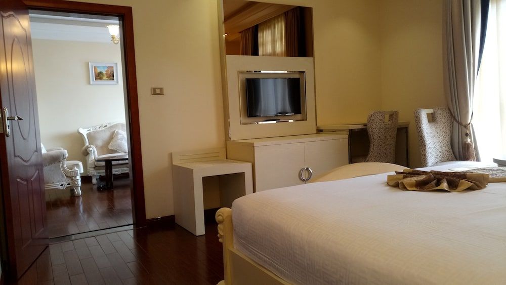 undefined Golden Royal Hotel 5