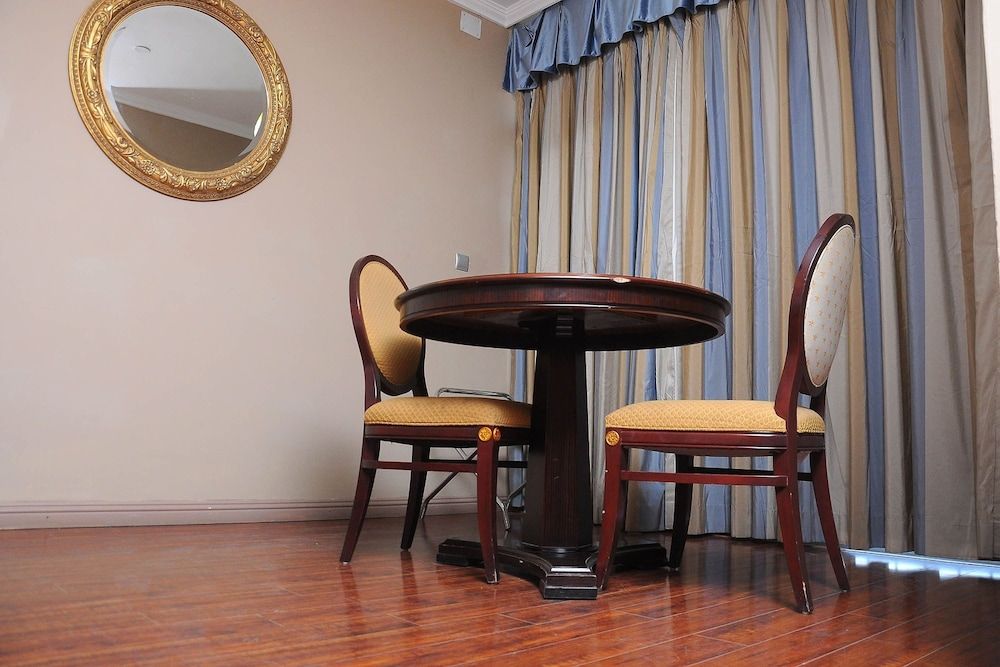 undefined Holly Wood Hotel 8