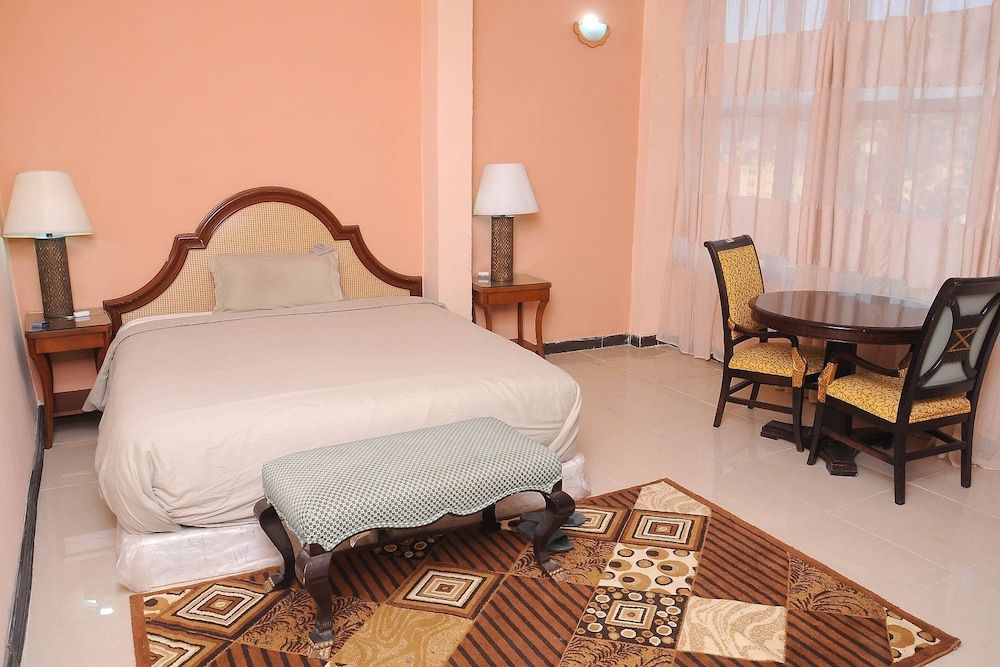 undefined Holly Wood Hotel 10