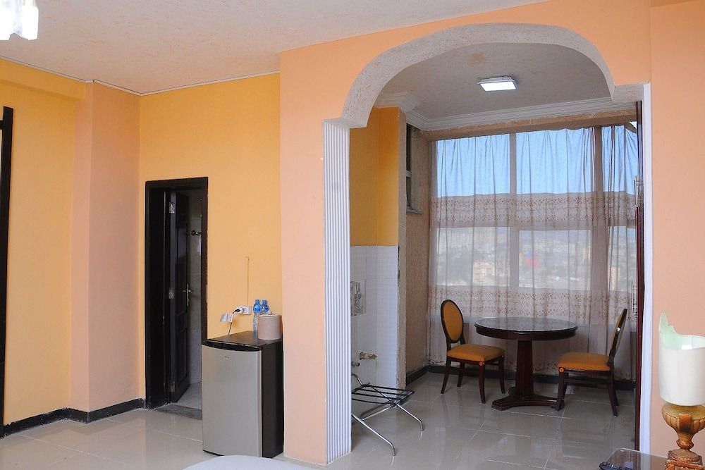 undefined Holly Wood Hotel